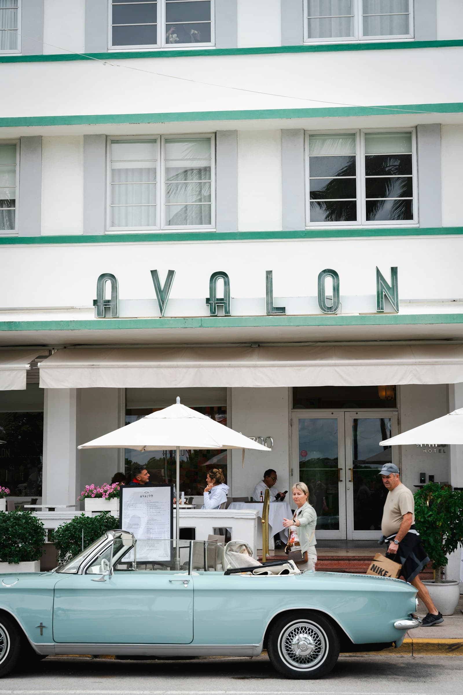 Vintage car outside the Avalon Hotel, Ocean Drive